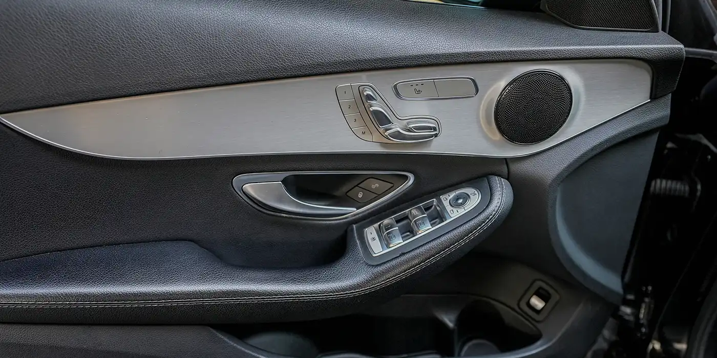 Mercedes C63s Amg - Black - 2018 - I 19131 inside 2